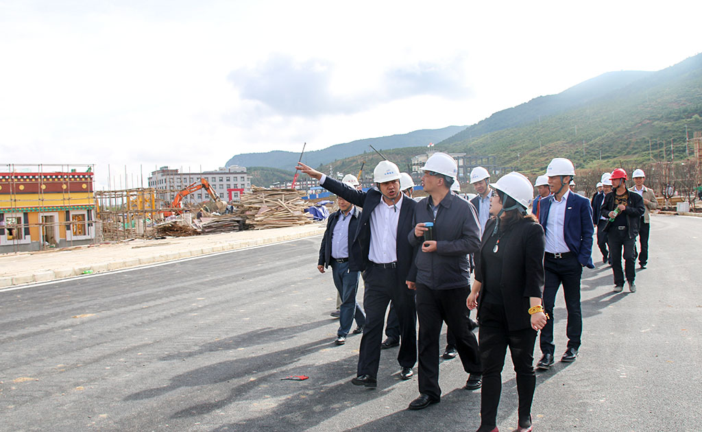 集團副總裁黃寧到香格里拉城鎮(zhèn)化建設(shè)項目調(diào)研-云南能投居正產(chǎn)業(yè)投資有限公司